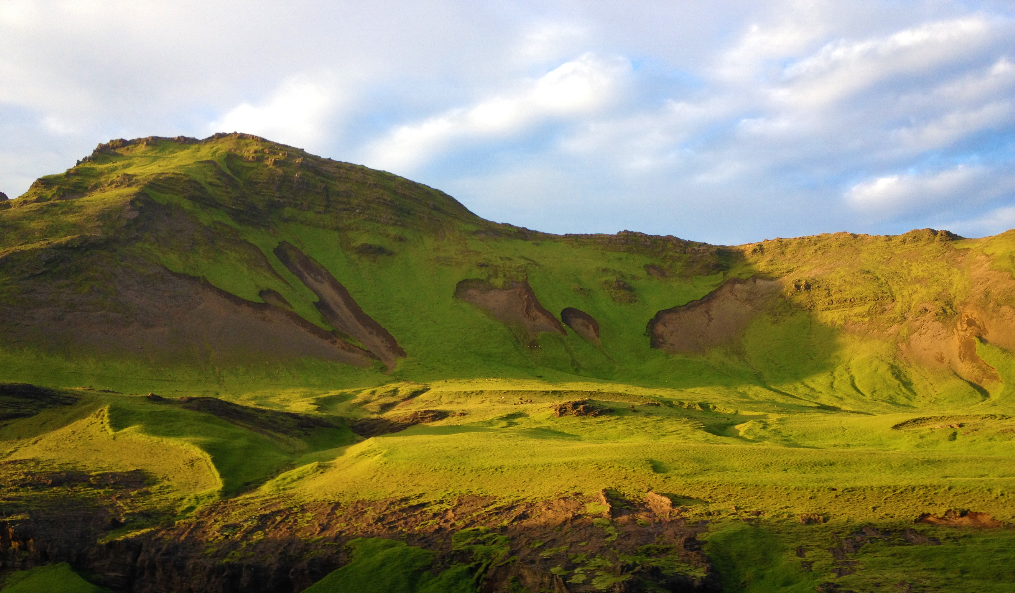 green iceland mountains